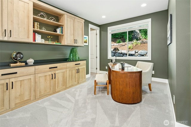 7223 NE 118th Ct, Kirkland, WA 98034 - home office with light carpet and recessed lighting