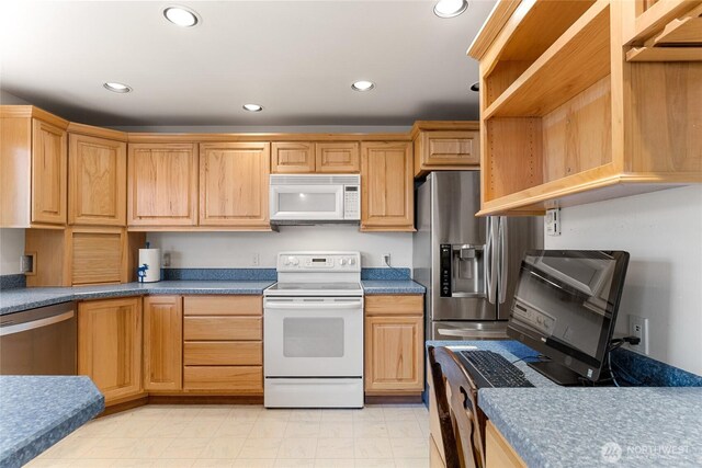 16537 Lakeview Dr, Leavenworth, WA 98826 - kitchen featuring stainless steel appliances, open shelves, recessed lighting, and dark countertops