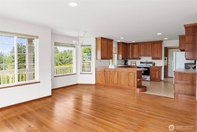 3505 Kimberly Ct, Wenatchee, WA 98801 - kitchen featuring range with electric cooktop, open shelves, light wood-style flooring, plenty of natural light, and recessed lighting