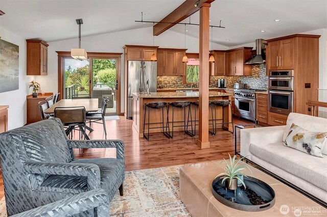 5829 112th Pl NE, Kirkland, WA 98033 - living area featuring light wood-style floors and recessed lighting