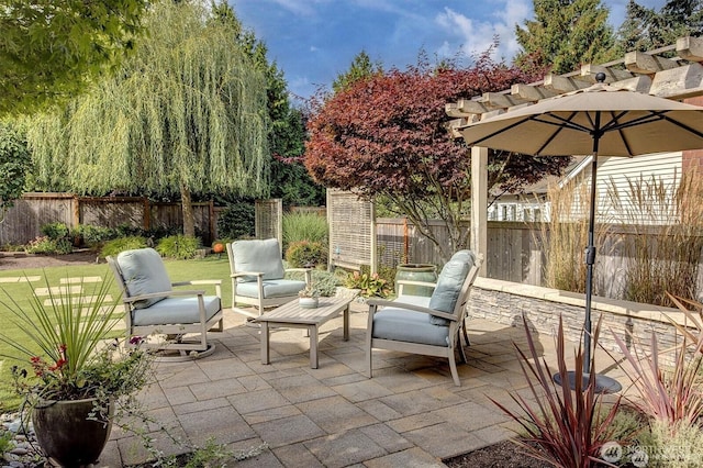 5829 112th Pl NE, Kirkland, WA 98033 - fenced backyard featuring a patio and an outdoor living space