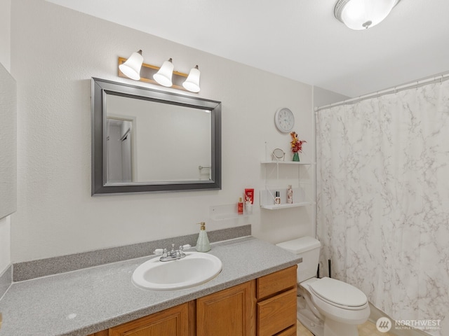 215 100th St SW Unit A305, Everett, WA 98204 - full bathroom with vanity and a shower with curtain