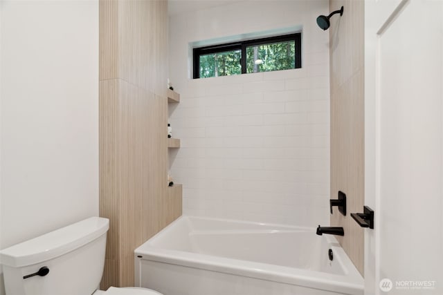 13005 NE 88th St, Kirkland, WA 98033 - full bath with toilet and bathtub / shower combination