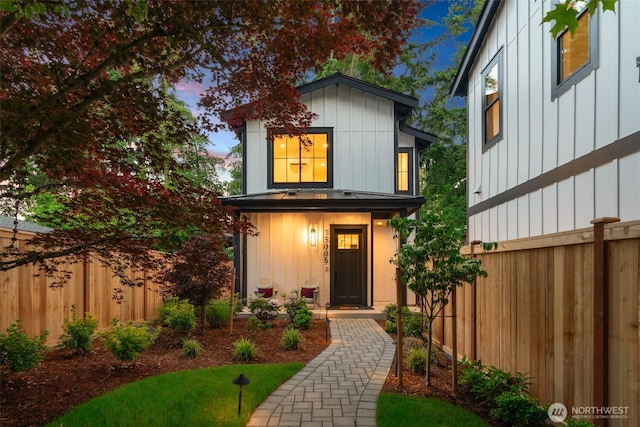 13005 NE 88th St, Kirkland, WA 98033 - view of front of home with board and batten siding