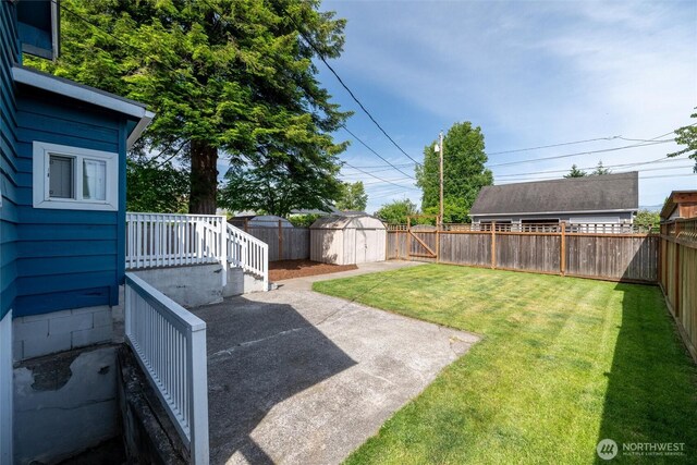 2226 King St, Bellingham, WA 98225 - fenced backyard featuring a shed and a patio