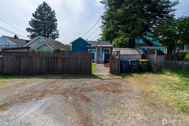 2226 King St, Bellingham, WA 98225 - view of yard featuring a storage unit