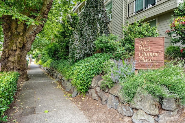 202 W Olympic Pl Unit 201, Seattle, WA 98119 - view of community