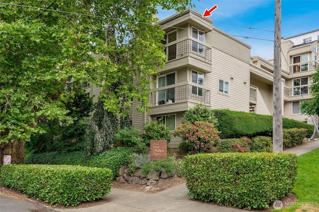 202 W Olympic Pl Unit 201, Seattle, WA 98119 - view of property