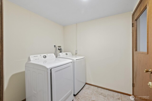 21240 15th Ave S, Des Moines, WA 98198 - laundry area featuring washer and dryer and baseboards
