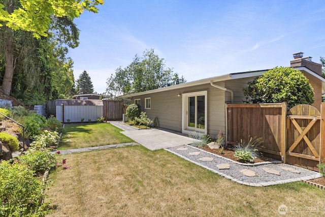 21240 15th Ave S, Des Moines, WA 98198 - view of yard featuring a gate and a patio area