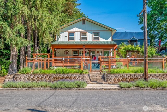 231 Benton, Leavenworth, WA 98826 - view of front facade featuring a porch, a fenced front yard, and a gate