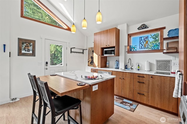 231 Benton, Leavenworth, WA 98826 - kitchen featuring stainless steel appliances, light wood-style floors, brown cabinets, light countertops, and a center island