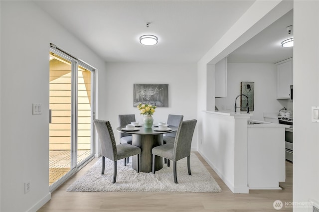 1835 S 286th Ln Unit R201, Federal Way, WA 98003 - dining room with light wood finished floors and baseboards