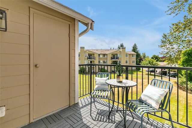 1835 S 286th Ln Unit R201, Federal Way, WA 98003 - balcony with a residential view