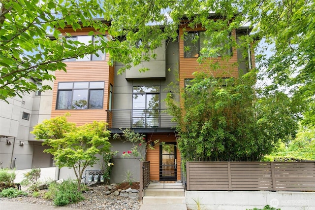 201 20th Ave E, Seattle, WA 98112 - view of front of home featuring a fenced front yard, a balcony, a gate, and stucco siding