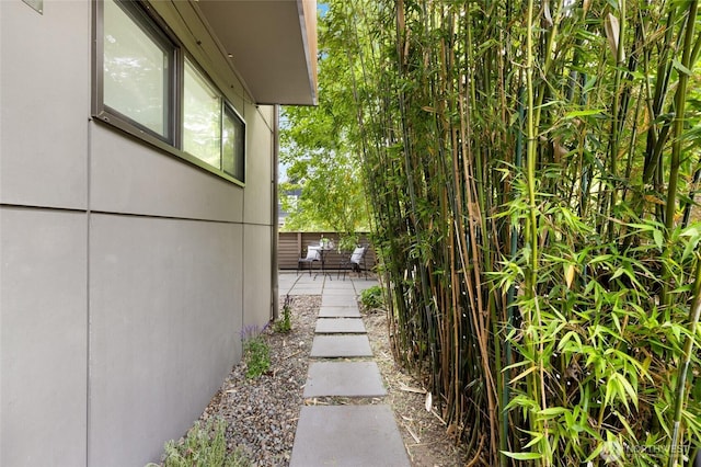 201 20th Ave E, Seattle, WA 98112 - view of yard with a patio
