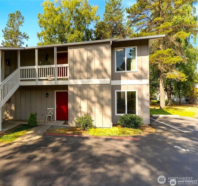 5029 84th St SW Unit 301, Mukilteo, WA 98275 - townhome / multi-family property featuring uncovered parking and board and batten siding