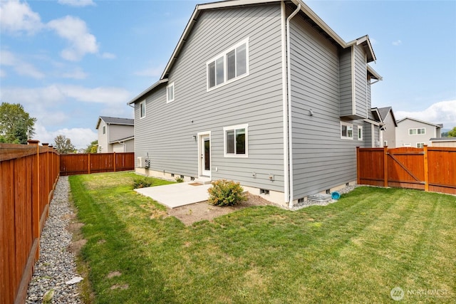 128 N Trail Rd, Sedro Woolley, WA 98284 - rear view of property with a patio area and a fenced backyard