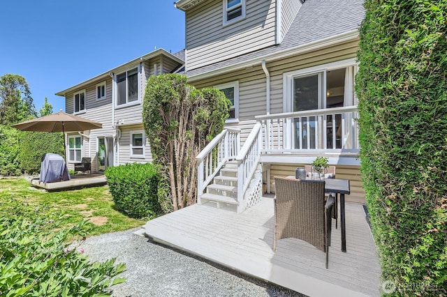 17201 127th Pl NE Unit 101, Woodinville, WA 98072 - back of property with a wooden deck