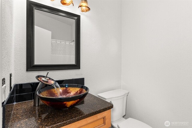 158 S Fork Rd, Raymond, WA 98577 - full bath featuring vanity and a textured wall