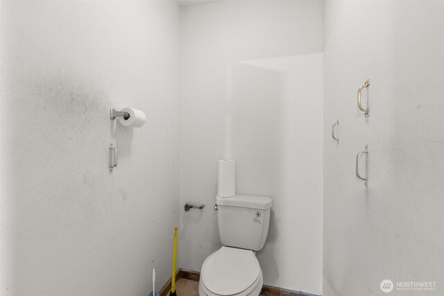 158 S Fork Rd, Raymond, WA 98577 - bathroom with toilet