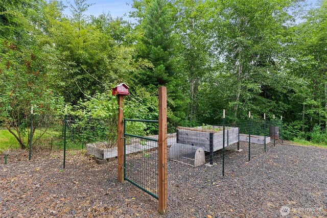 158 S Fork Rd, Raymond, WA 98577 - view of property's community featuring a vegetable garden