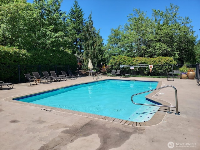 25025 SE Klahanie Blvd Unit D202, Sammamish, WA 98029 - community pool with a patio and view of scattered trees