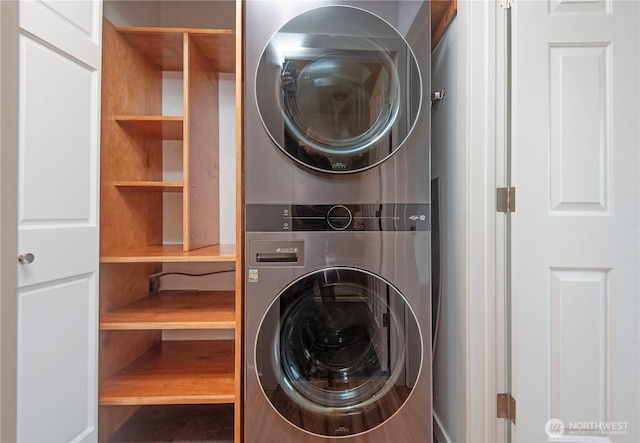 1000 NE 88th St Unit 303, Seattle, WA 98115 - laundry room with stacked washing machine and dryer