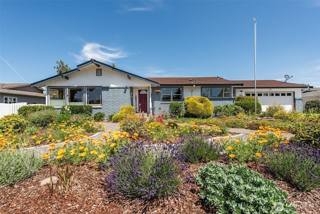 516 E Willow St, Sequim, WA 98382 - ranch-style house with a garage