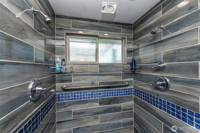 516 E Willow St, Sequim, WA 98382 - bathroom featuring a tile shower