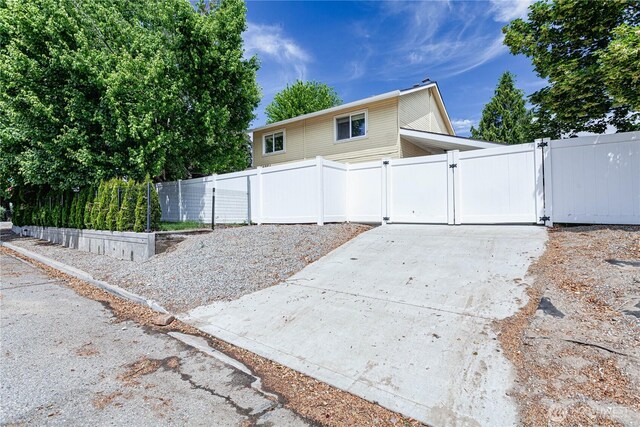 87 N Mary Ave, East Wenatchee, WA 98802 - view of front of home with a gate and driveway