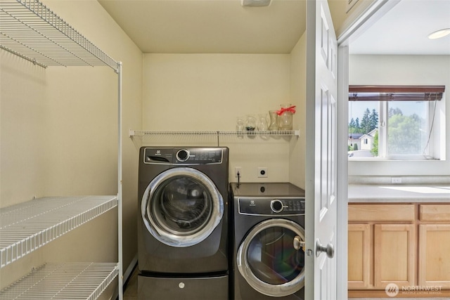 29709 217th Pl SE, Kent, WA 98042 - laundry area with washer and clothes dryer