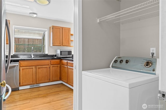 26822 27th Ave S, Kent, WA 98032 - laundry room featuring washer / dryer and light wood-style floors