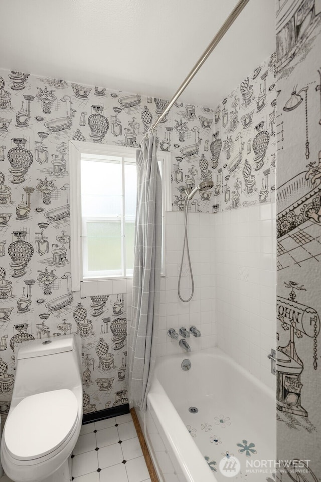 13016 8th Pl SW, Burien, WA 98146 - bathroom featuring shower / bath combo and wallpapered walls