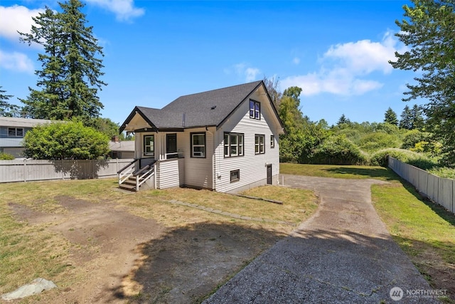 29260 Military Rd S, Federal Way, WA 98003 - bungalow-style home featuring driveway and roof with shingles
