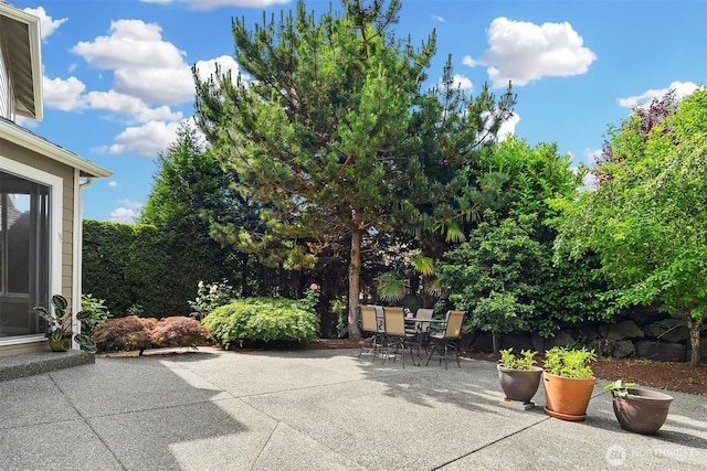 13804 SE 76th Pl, Newcastle, WA 98059 - view of patio / terrace featuring outdoor dining space