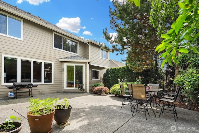 13804 SE 76th Pl, Newcastle, WA 98059 - view of patio featuring area for grilling and outdoor dining space