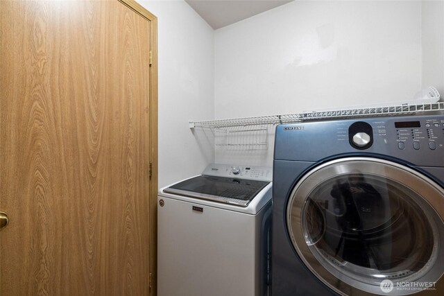 4703 235th St E, Spanaway, WA 98387 - laundry room featuring washer and dryer