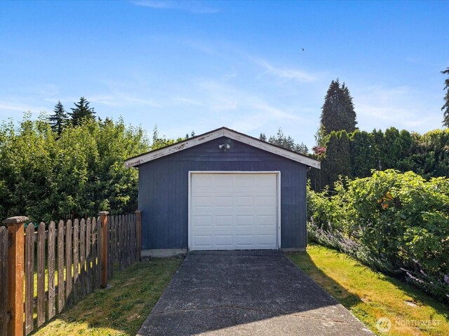 14324 Wayne Pl N, Seattle, WA 98133 - detached garage with driveway