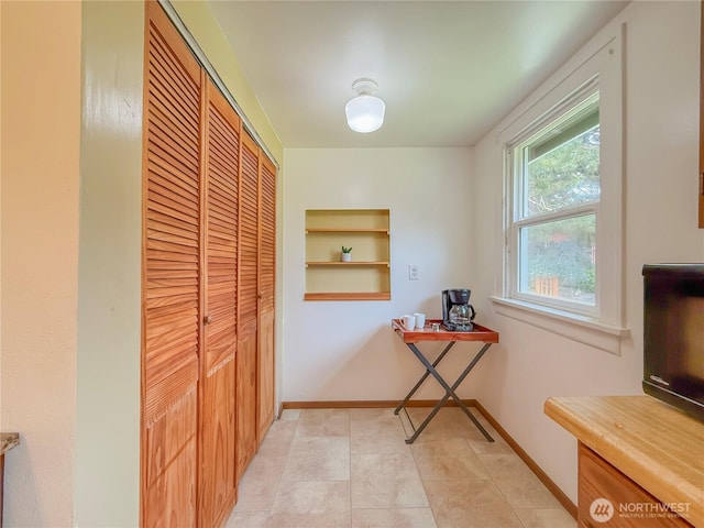 5302 Rockefeller Ave, Everett, WA 98203 - corridor featuring built in features and baseboards