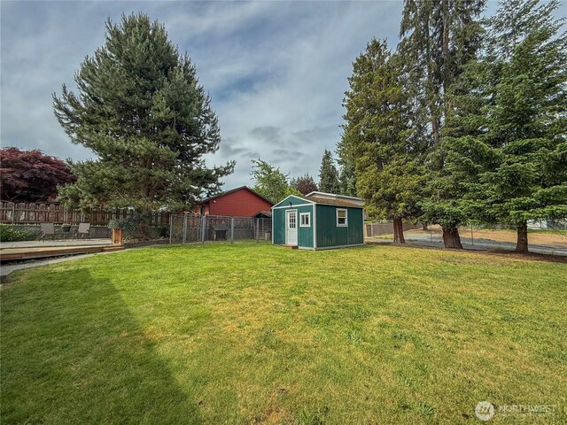 5302 Rockefeller Ave, Everett, WA 98203 - fenced backyard with a shed