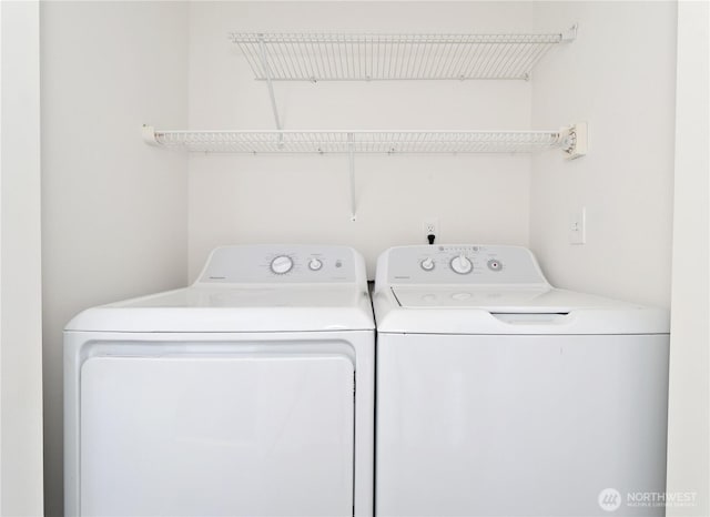 10105 6th Dr SE Unit B, Everett, WA 98208 - laundry area with washing machine and dryer