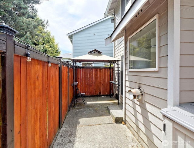 10105 6th Dr SE Unit B, Everett, WA 98208 - view of patio with a gazebo