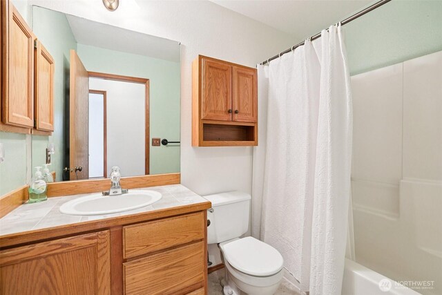 21850 SE 271st Pl, Maple Valley, WA 98038 - bathroom with vanity and shower / bath combination with curtain