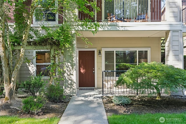 2147 Hammond Ave Unit B10, Dupont, WA 98327 - doorway to property featuring a balcony