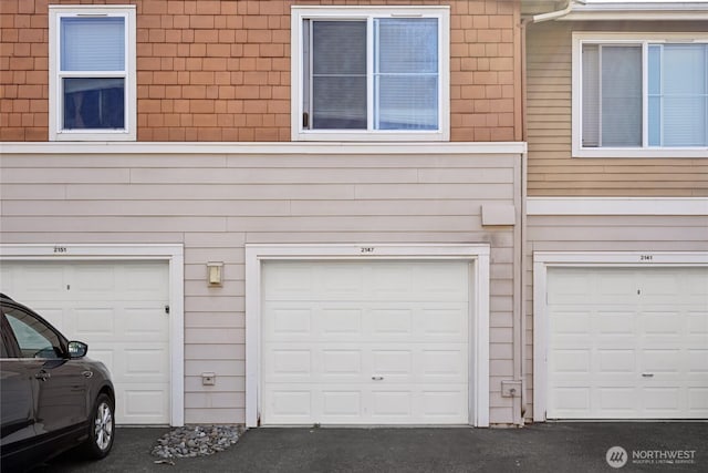 2147 Hammond Ave Unit B10, Dupont, WA 98327 - garage with driveway