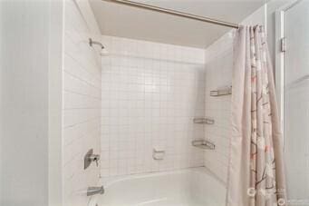4540 8th Ave NE Unit 1102, Seattle, WA 98105 - full bathroom featuring shower / bath combo