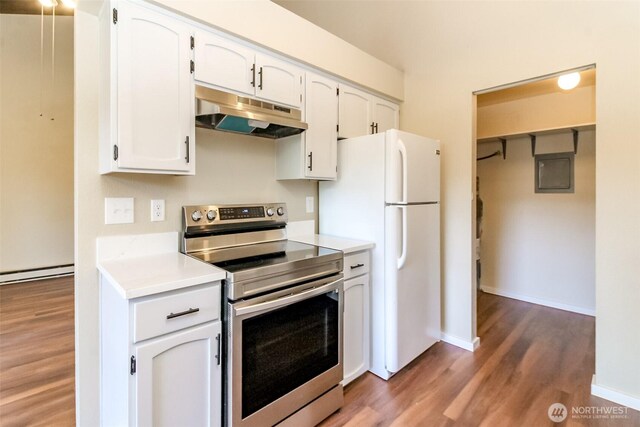 7308 N Skyview Ln Unit I-304, Tacoma, WA 98406 - kitchen with stainless steel range with electric stovetop, under cabinet range hood, freestanding refrigerator, and light wood-style floors