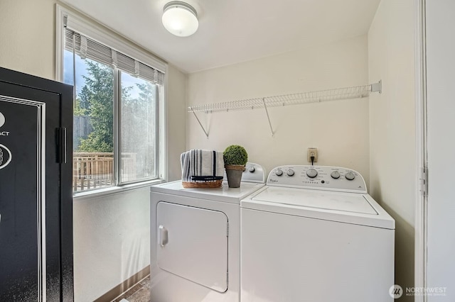34427 10th Ave SW, Federal Way, WA 98023 - laundry room featuring independent washer and dryer and baseboards