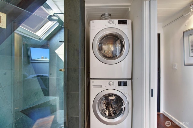 2822 Boyer Ave E Unit 11, Seattle, WA 98102 - laundry room featuring stacked washer and clothes dryer